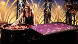 bd499 VIP Club members reviewing sports and casino-style sections on mobile